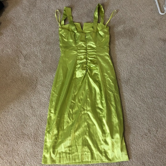 Dresses - Picture 3 of 5